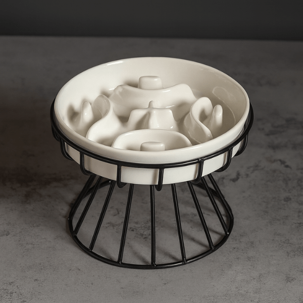 Gamelle anti glouton chat labyrinthe céramique blanche surélevée support fer noir NoRush Bowl™
