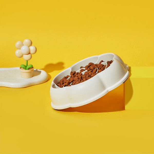 Gamelle anti glouton chaton blanche forme rose avec croquettes MealStop™