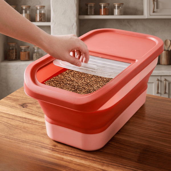 Boite a croquette avec ouverture coulissante facilitant le service quotidien des aliments secs