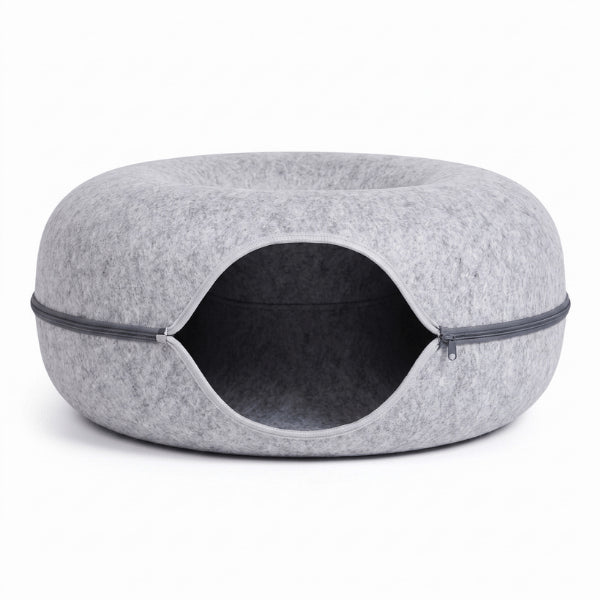 Chat niche gris clair en forme de donut combinant couchage supérieur et tunnel intérieur