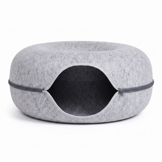 Chat niche gris clair en forme de donut combinant couchage supérieur et tunnel intérieur