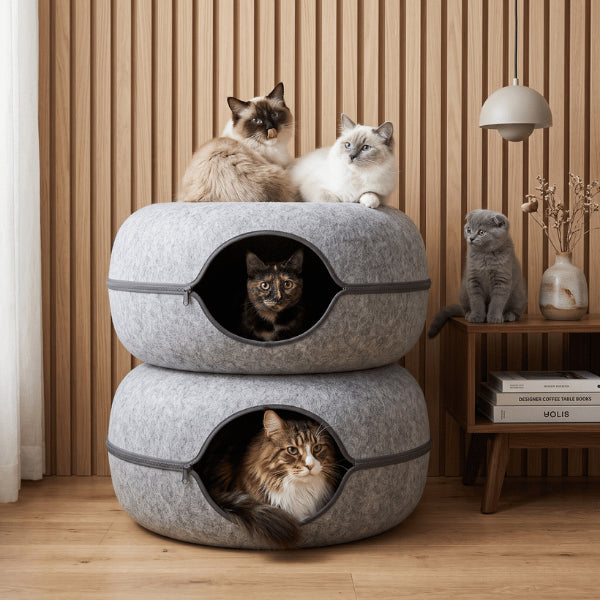 Chat niche superposable offrant cachettes et couchages supplémentaires avec plusieurs félins