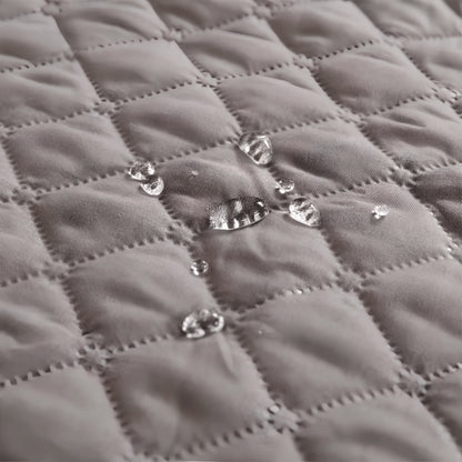 Couchage chat imperméable matelassé avec gouttes illustrant la protection contre l’humidité