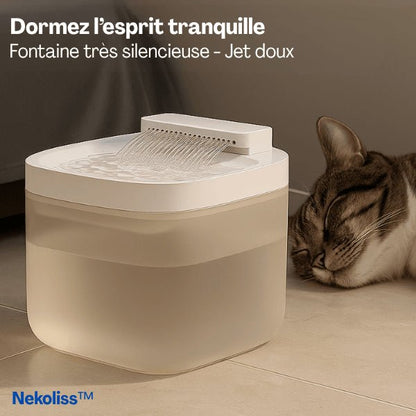 Distributeur eau pour chat silencieux calme repos paisible félin dort avec Nekoliss™