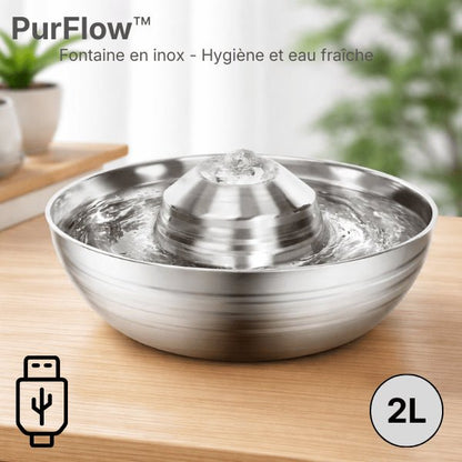 Fontaine à eau pour chat en inox favorisant une eau fraîche continue posée sur une table
