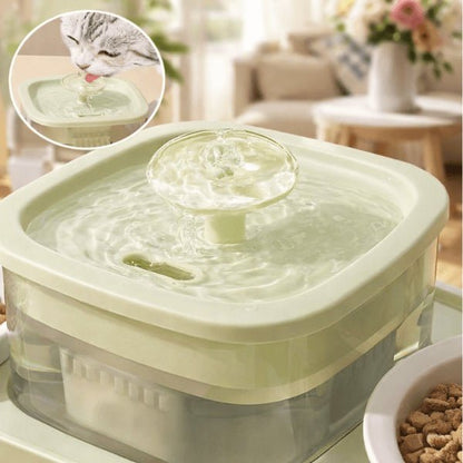 Jet d’eau central de la fontaine à eau chat favorisant l’hydratation naturelle avec DuoFlow™