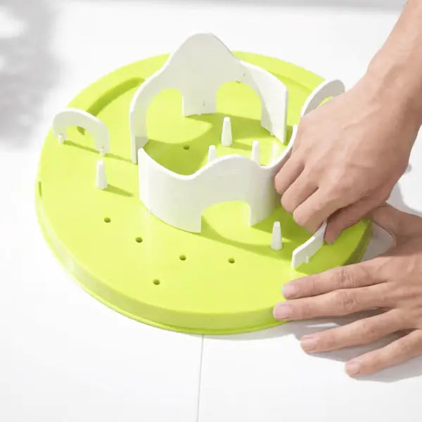 Gamelle ludique chat modulable avec éléments ajustables pour créer différents niveaux de difficulté alimentaire