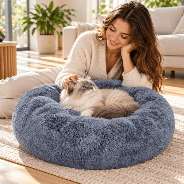 Lit donut pour chat gris avec rebord rembourré doux pour se blottir