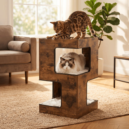 Maison chat bois avec griffoir supérieur utilisé par chat actif et curieux