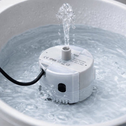 Pompe fontaine à eau chat immergée avec jet d’eau continu