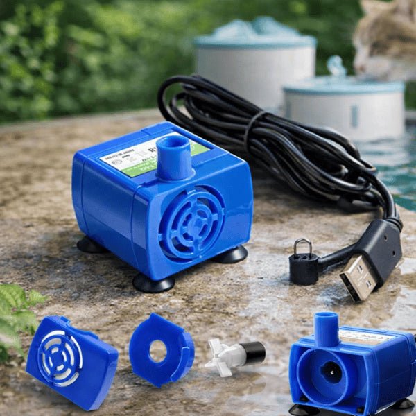 Pompe fontaine chat démontée avec hélice et pièces internes visibles