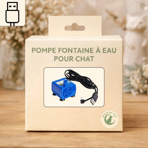 Pompe fontaine chat bleue présentée dans son emballage d’origine