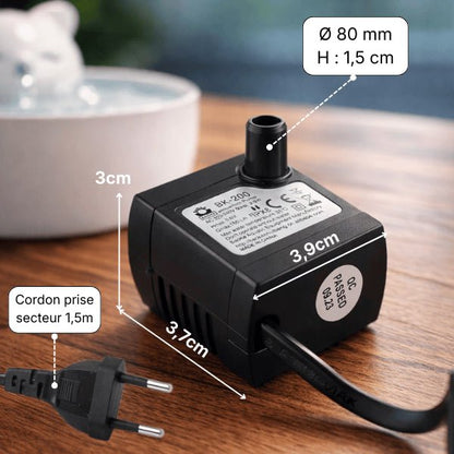 Dimensions détaillées de la pompe pour fontaine à eau chat compacte et prise secteur